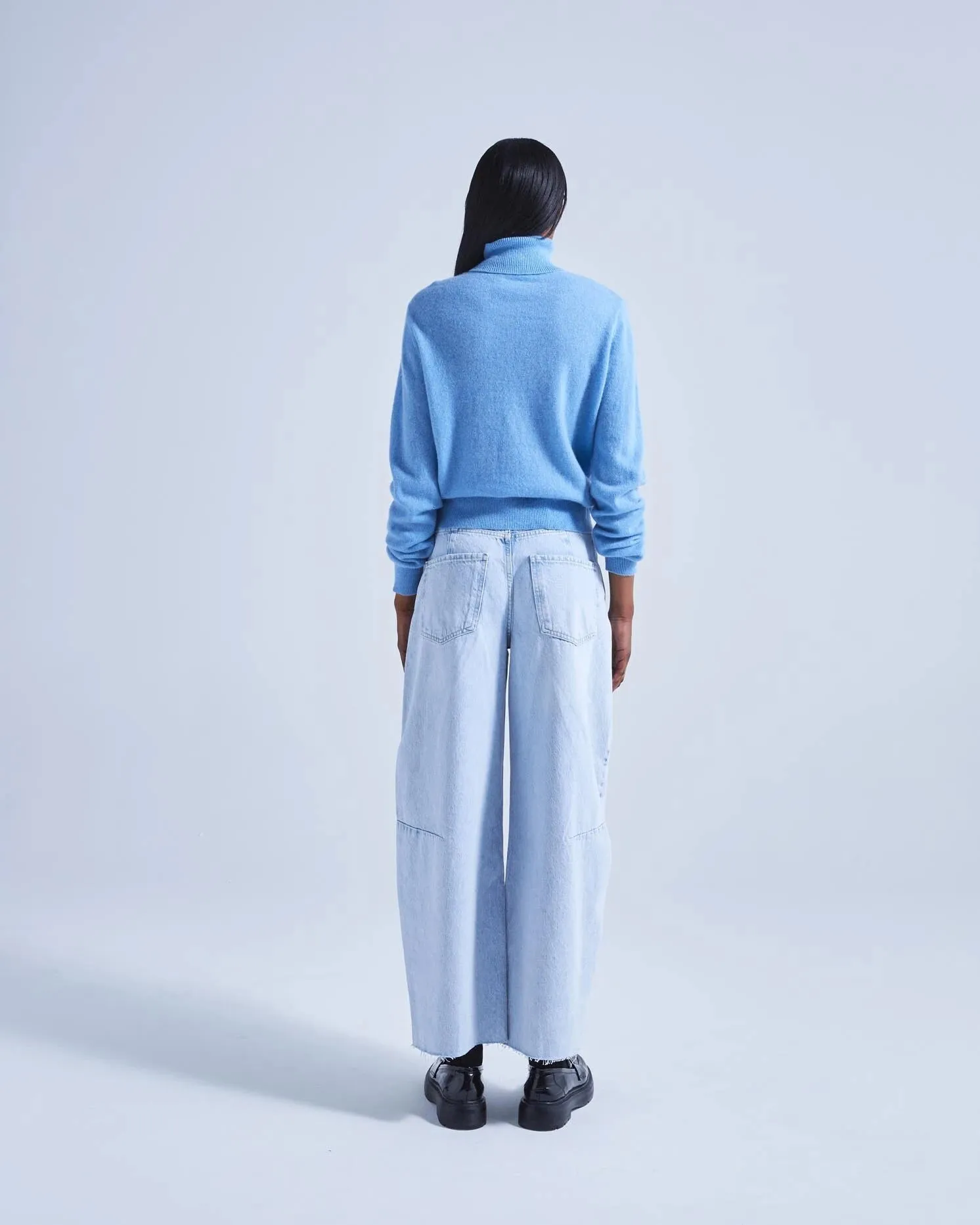 100% Cashmere Turtleneck Sweater / Light Blue