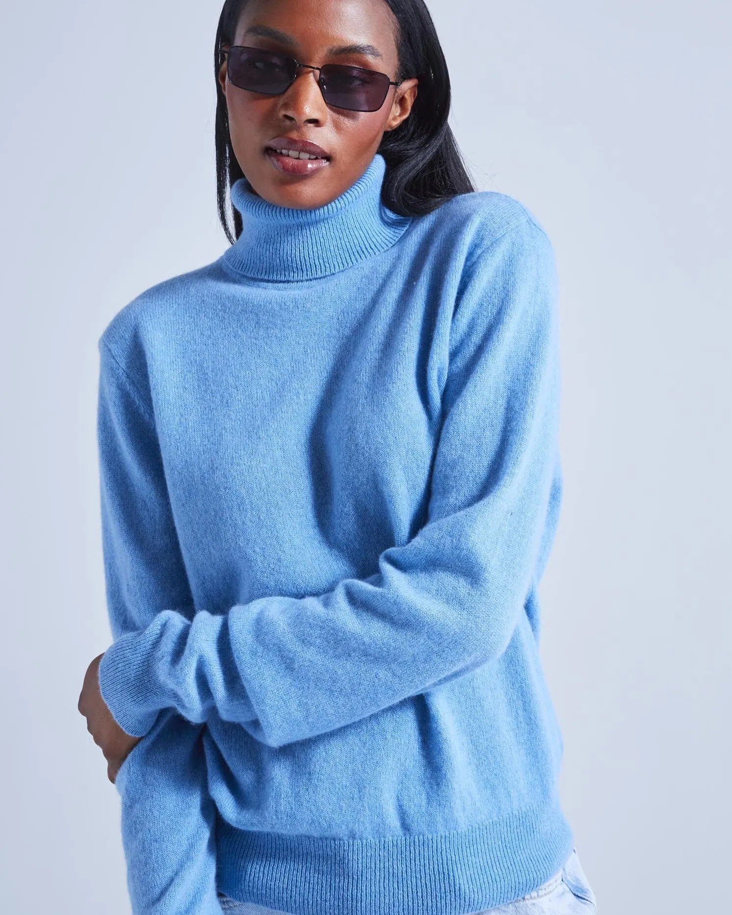 100% Cashmere Turtleneck Sweater / Light Blue