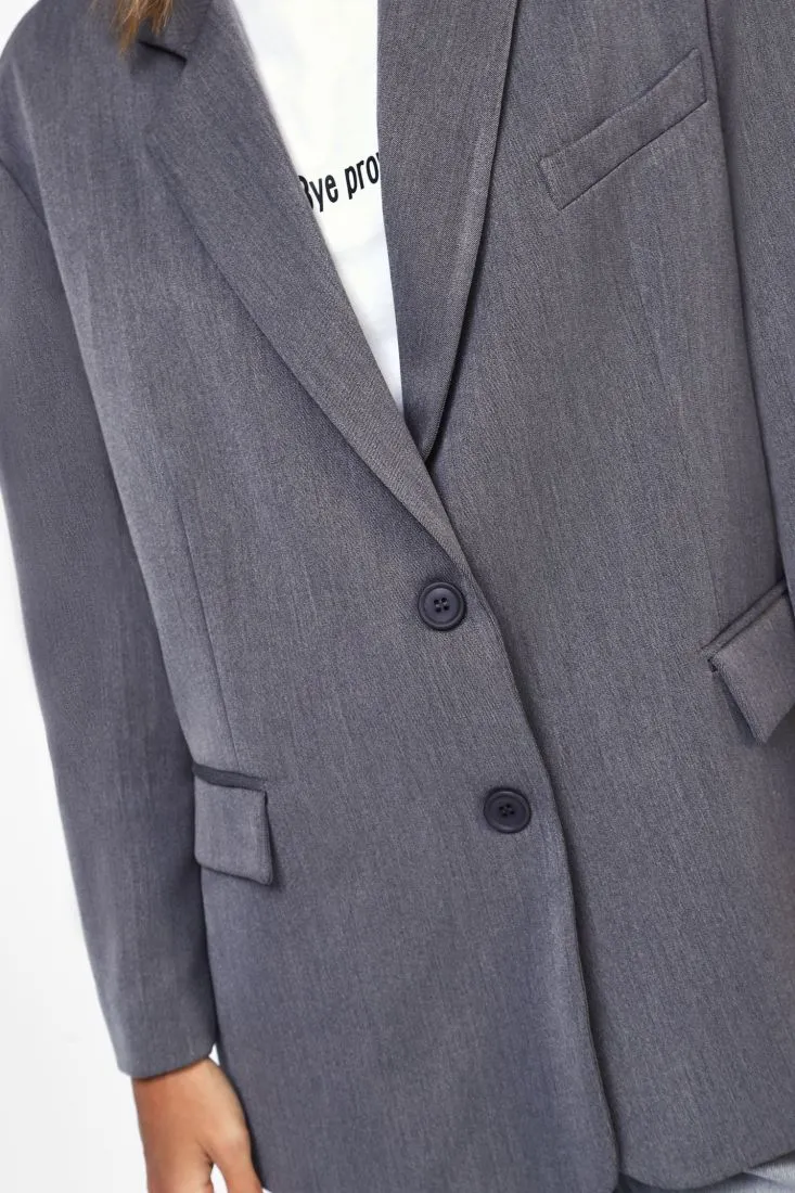  Blazer with single-breasted button closure    