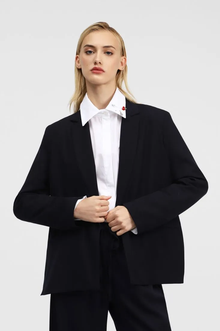  Classic single-button blazer    