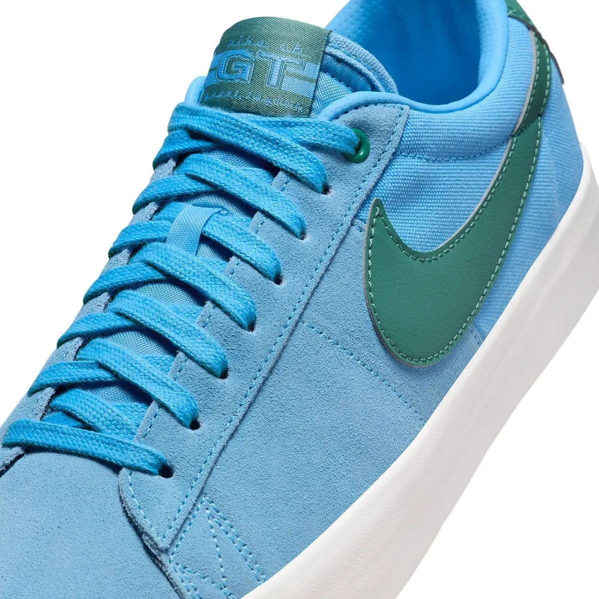      NIKE SB ZOOM BLAZER LOW PRO GT  