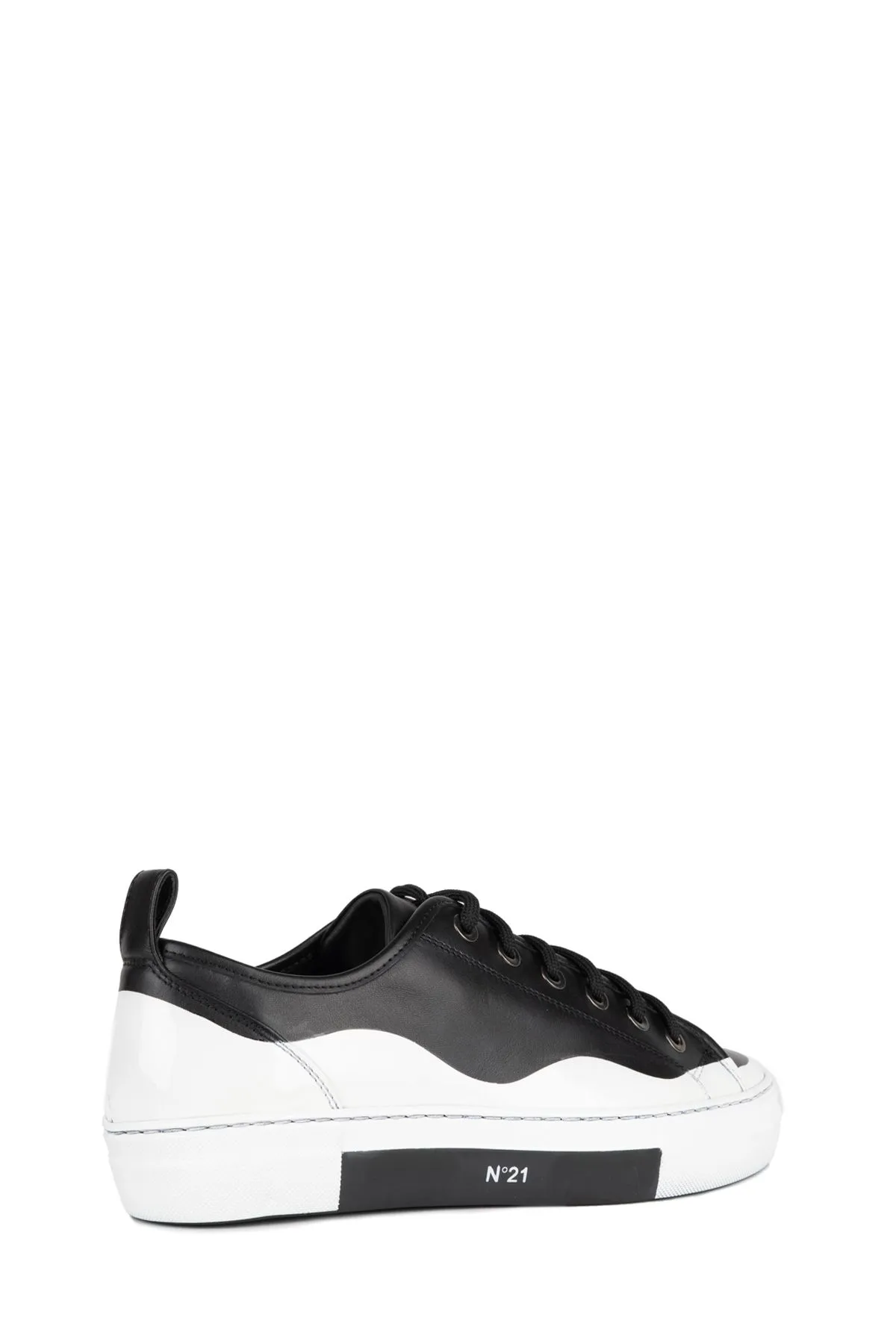 N°21   SNEAKERS NERA E BIANCA IN PELLE CON LOGO