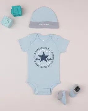             Set 3 pezzi converse neonato cappellino + body + scarpe        