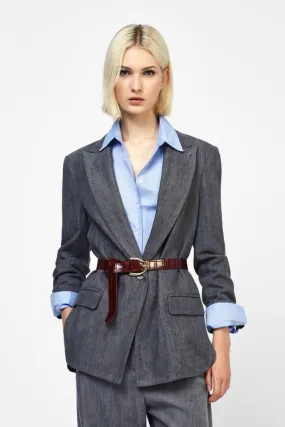  Single-button blazer with flap pockets    