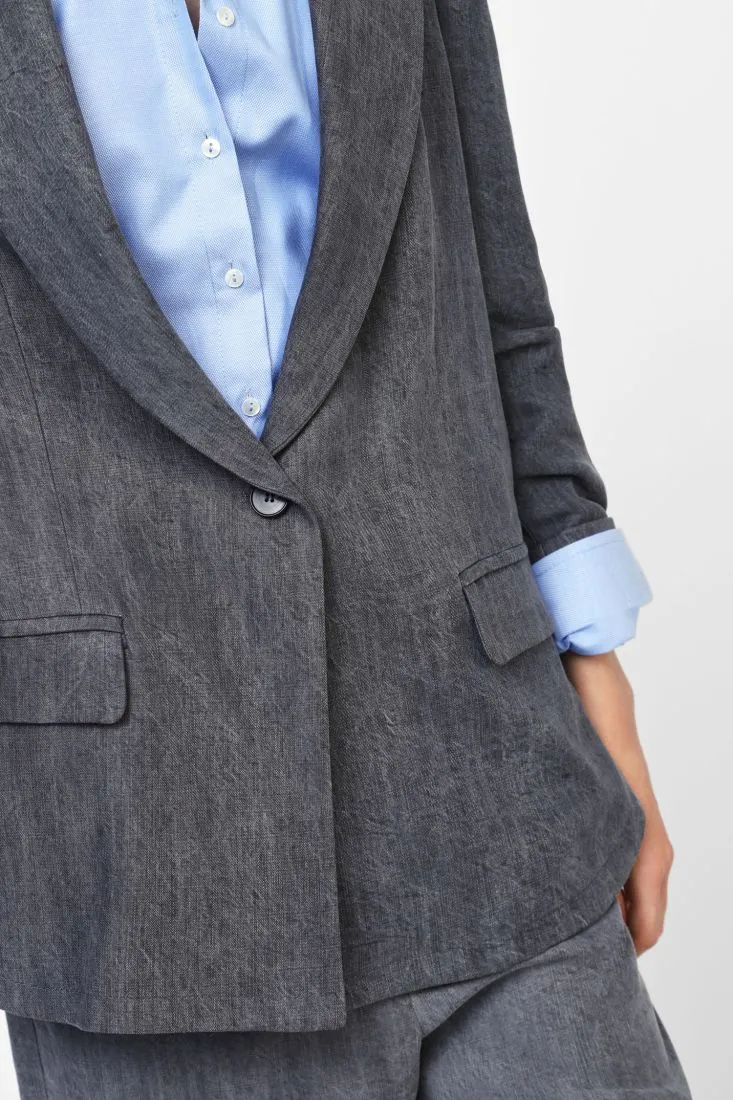  Single-button blazer with flap pockets    